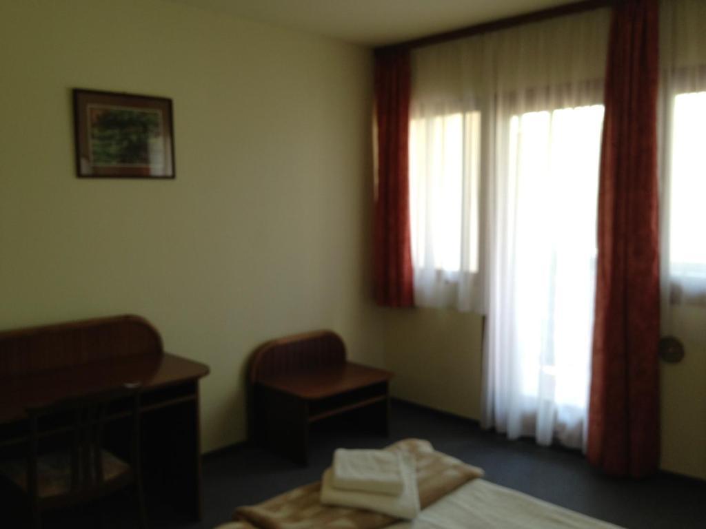 Hotel Uni 巴拉顿菲赖德 外观 照片
