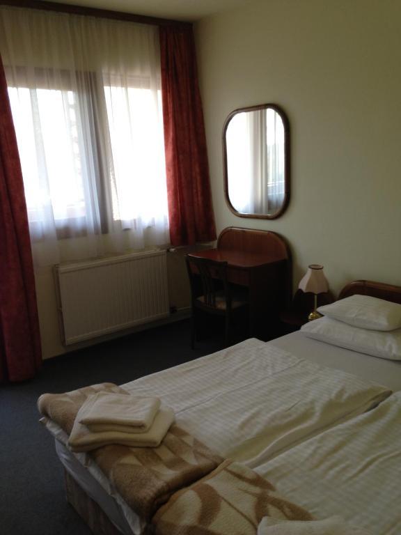 Hotel Uni 巴拉顿菲赖德 客房 照片